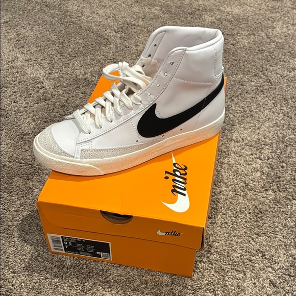 Nike ‘77 Mid Blazers (new in box) - Picture 1 of 5